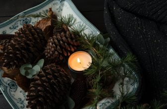 Lys upp november med naturliga doftljus