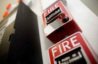Brandvarnare räddar liv – Därför ska du köpa brandvarnare, och så här underhåller du dem