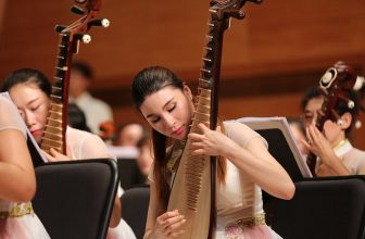 Den kinesiska musikjätten visar musklerna