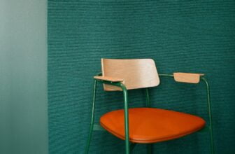 En Guide till Grundläggande Möbelvårdstips för Alla Hem