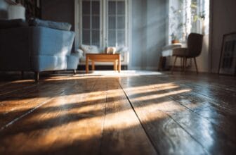5 enkla sätt att återfå glansen i ett slitet trägolv