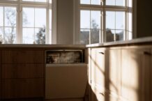 Därför börjar diskmaskinen lukta illa på sommaren
