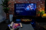 Film och serietips – och hur du kan höja mysfaktorn framför soffan