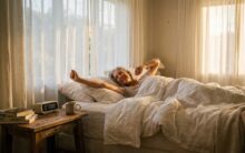 Dags att ställa om klockan – så påverkar sommartiden din sömn efter 50