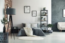 10 tips för att få ditt sovrum att kännas större